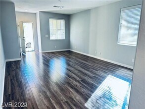 8183 Lake Chippewa St in Las Vegas, NV - Building Photo - Building Photo