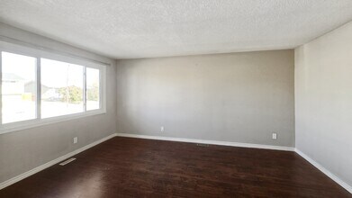 6015-6015 5 Ave SE in Calgary, AB - Building Photo - Building Photo