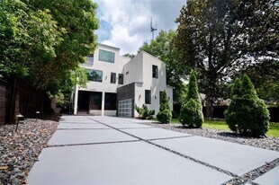 1099 Vista Trail NE in Atlanta, GA - Building Photo