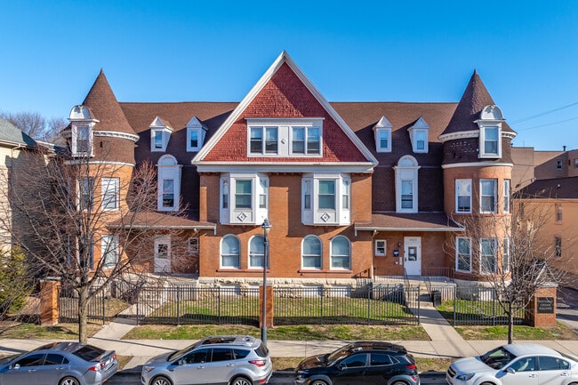 Cedar Row I in Milwaukee, WI - Building Photo - Building Photo