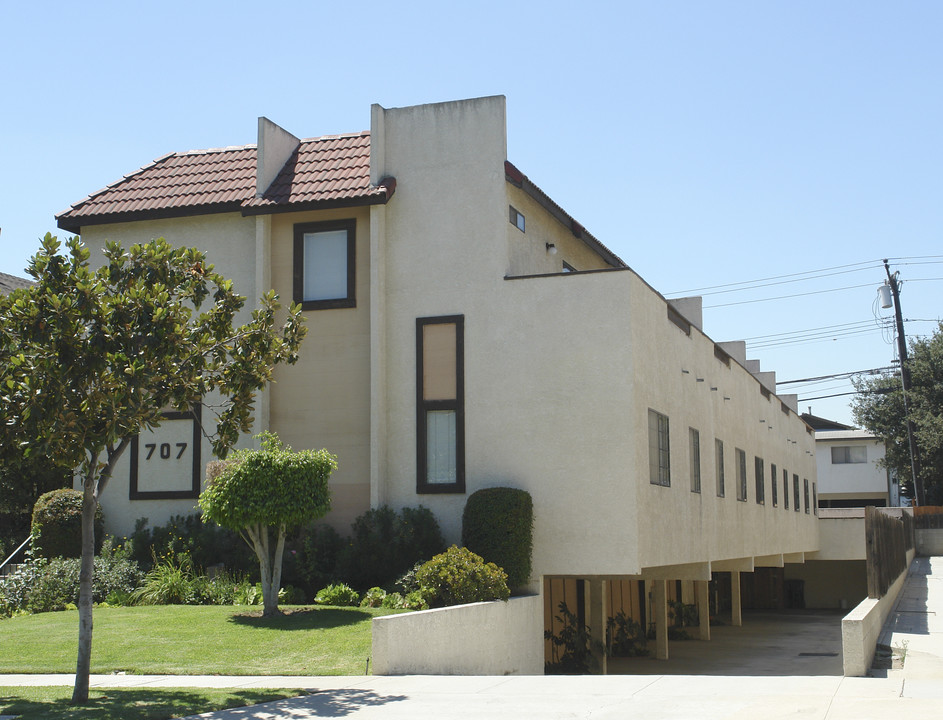 707 N Stoneman Ave in Alhambra, CA - Building Photo