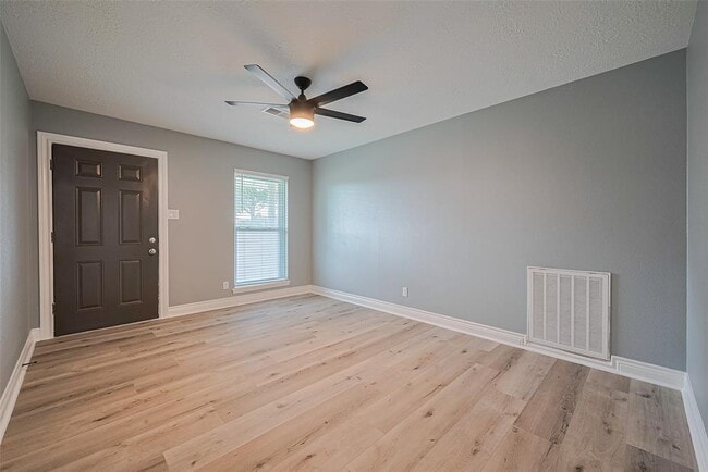 2219 Raspberry Ln in Pasadena, TX - Building Photo - Building Photo