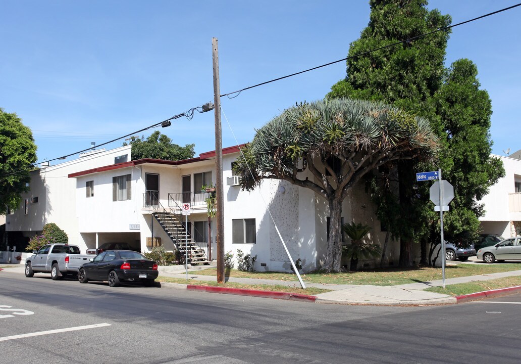 11805 Idaho Ave in Los Angeles, CA - Building Photo