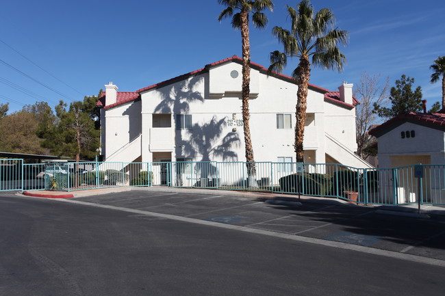 Angel Court Condominiums in Las Vegas, NV - Building Photo - Building Photo