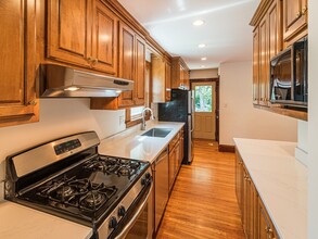 25 Francis St, Unit #1 in Watertown, MA - Building Photo - Building Photo