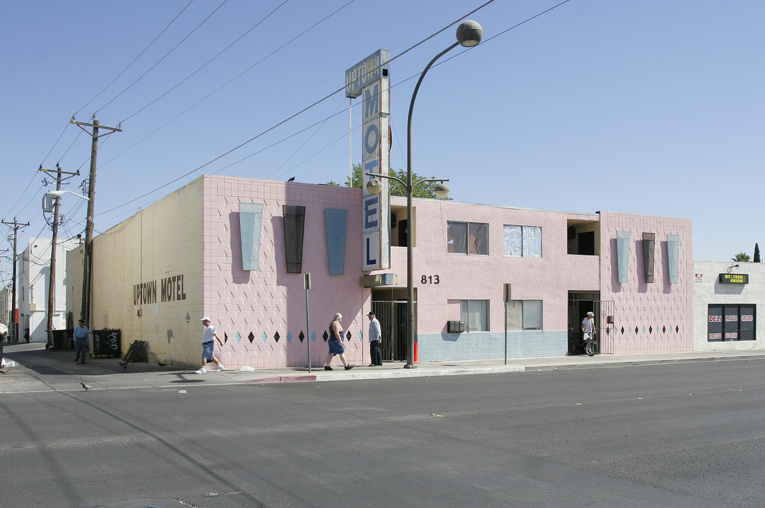 813 E Ogden Ave in Las Vegas, NV - Foto de edificio