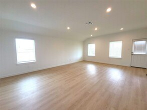 8558 Tropical Breeze Wy in Iowa Colony, TX - Building Photo - Building Photo