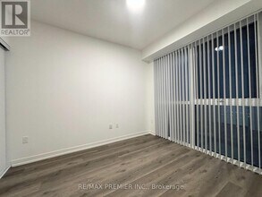 8 Interchange Wy in Vaughan, ON - Building Photo - Building Photo