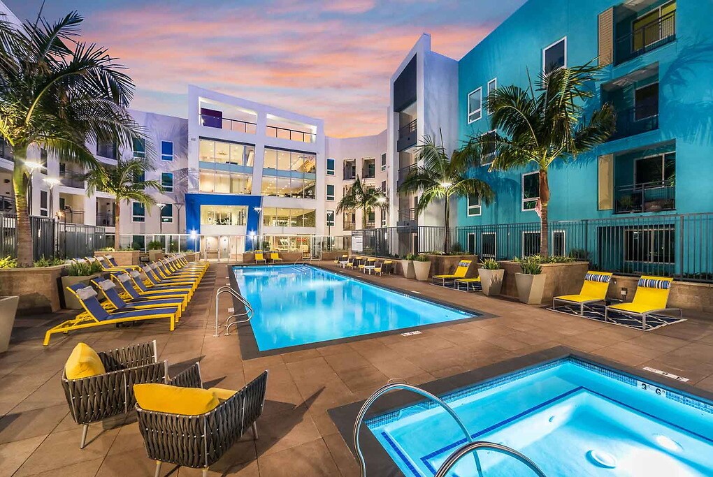 Vela on Ox in Woodland Hills, CA - Building Photo
