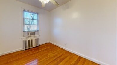 4034 Calvert St NW, Unit 2 in Washington, DC - Building Photo - Building Photo