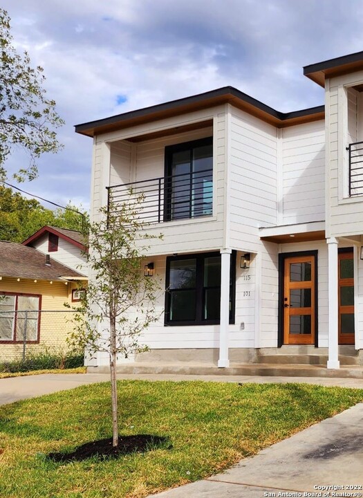 115 Alabama St in San Antonio, TX - Building Photo
