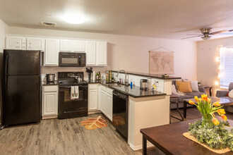 Dillon Park Student Apartments in Edmond, OK - Building Photo - Interior Photo