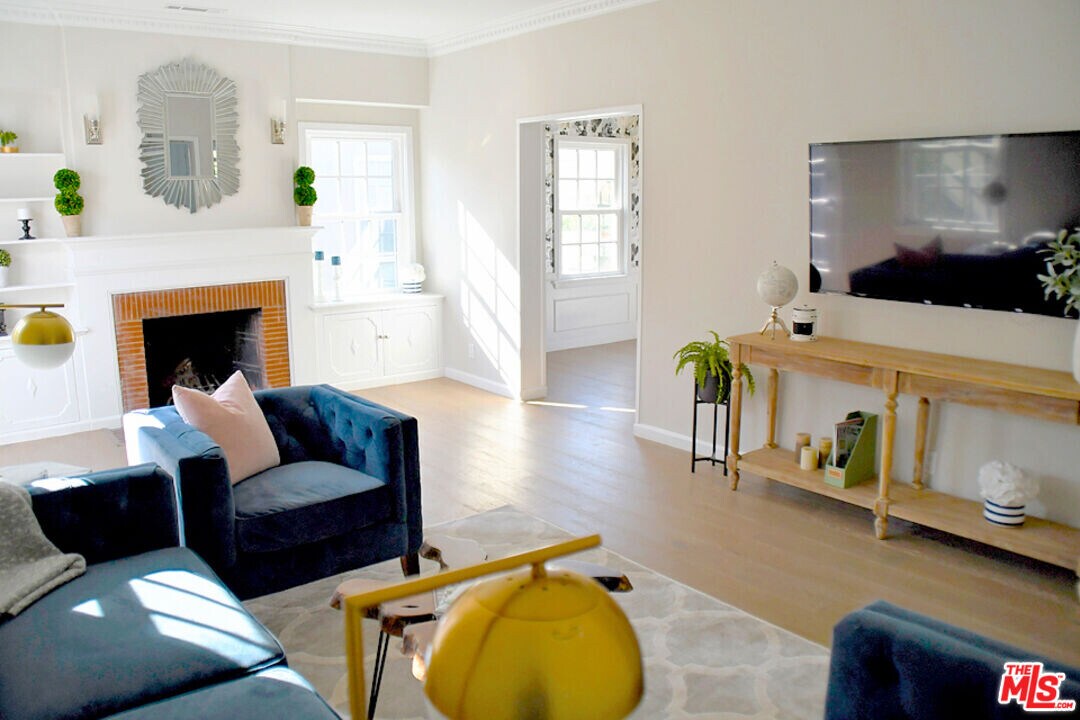 137 1/2 N Harper Ave in Los Angeles, CA - Building Photo