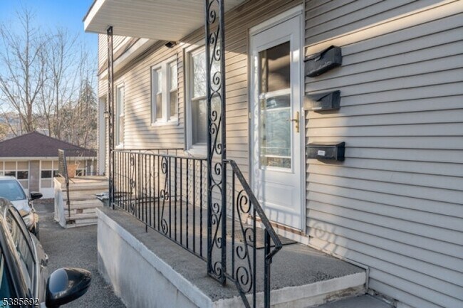 512 McBride Ave in Woodland Park, NJ - Building Photo - Building Photo