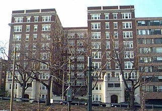 Warwick Condos in Brookline, MA - Foto de edificio - Building Photo