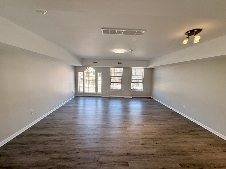 14072 Lakeside Blvd N in Shelby Township, MI - Building Photo