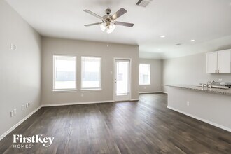 18286 Eaton Mill Dr in Roman Forest, TX - Foto de edificio - Building Photo