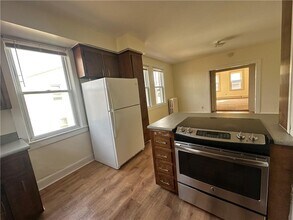 6 Russell Ave in Newport, RI - Building Photo - Building Photo