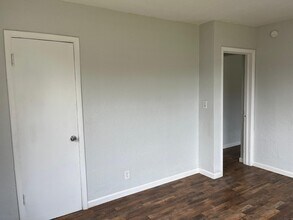 1327 SW 22nd Ave in Fort Lauderdale, FL - Building Photo - Building Photo