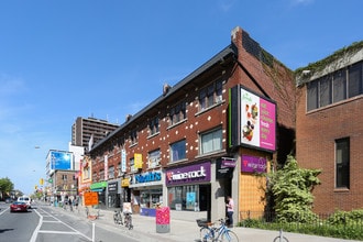 320-326 Bloor St W in Toronto, ON - Building Photo - Building Photo