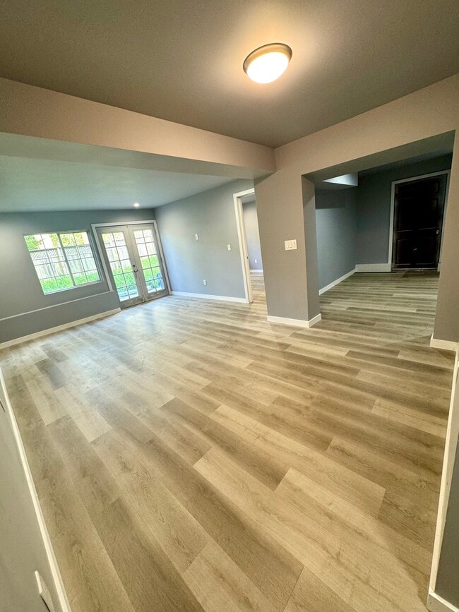 881 Skyline Dr