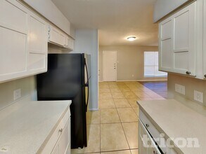 1555 Willowbrook St in Lancaster, TX - Building Photo - Building Photo