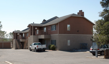 Desert Pines Apartments in Apple Valley, CA - Building Photo - Building Photo