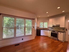 102 Powder Mill Ct in Cary, NC - Building Photo - Building Photo