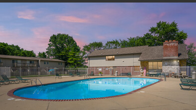 Westpark Townhomes in Indianapolis, IN - Building Photo - Building Photo