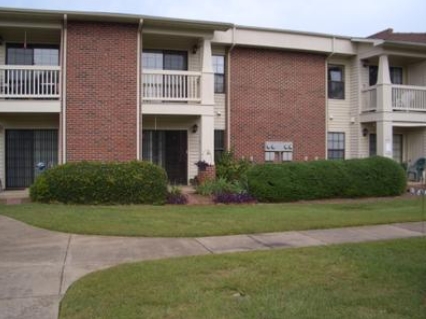 Laurelwood Apartments in Laurens, SC - Building Photo - Building Photo