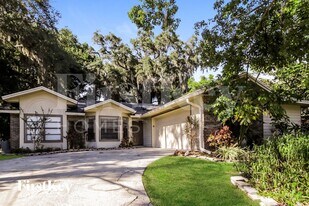 2009 Brewster Dr in Deltona, FL - Building Photo