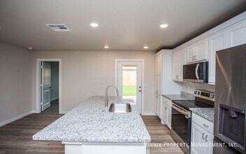 310 E 77th St in Lubbock, TX - Building Photo - Building Photo