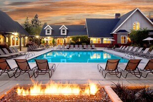 Deveraux Glen in Portland, OR - Building Photo