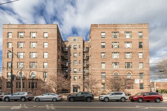 3338 Parsons Blvd in Flushing, NY - Building Photo - Building Photo