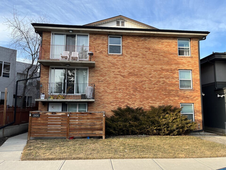2024-2035 35 Ave SW in Calgary, AB - Building Photo