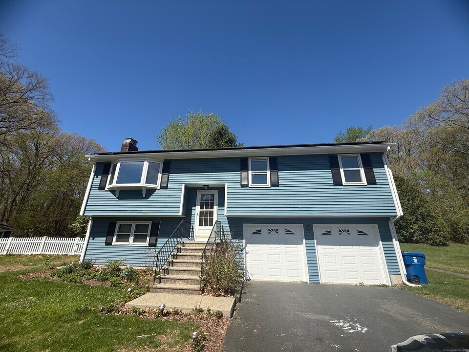 75 Harold Rd in Farmington, CT - Building Photo