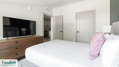 1148 N Main St, Unit 127 in Jacksonville, FL - Building Photo - Building Photo