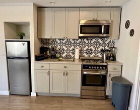 2932 NW 16th Ave in Miami, FL - Building Photo - Building Photo