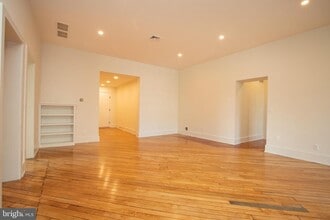 71 S Main St in Lambertville, NJ - Building Photo - Building Photo