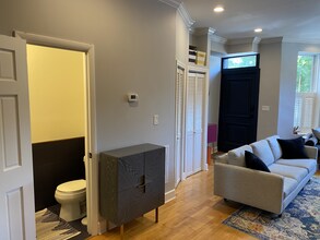 2033 13th St NW, Unit Upstairs Unit in Washington, DC - Building Photo - Building Photo