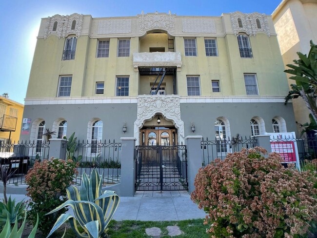 Normandie in Los Angeles, CA - Building Photo - Building Photo