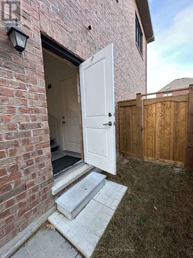 77 Terrain Ct in East Gwillimbury, ON - Building Photo - Building Photo