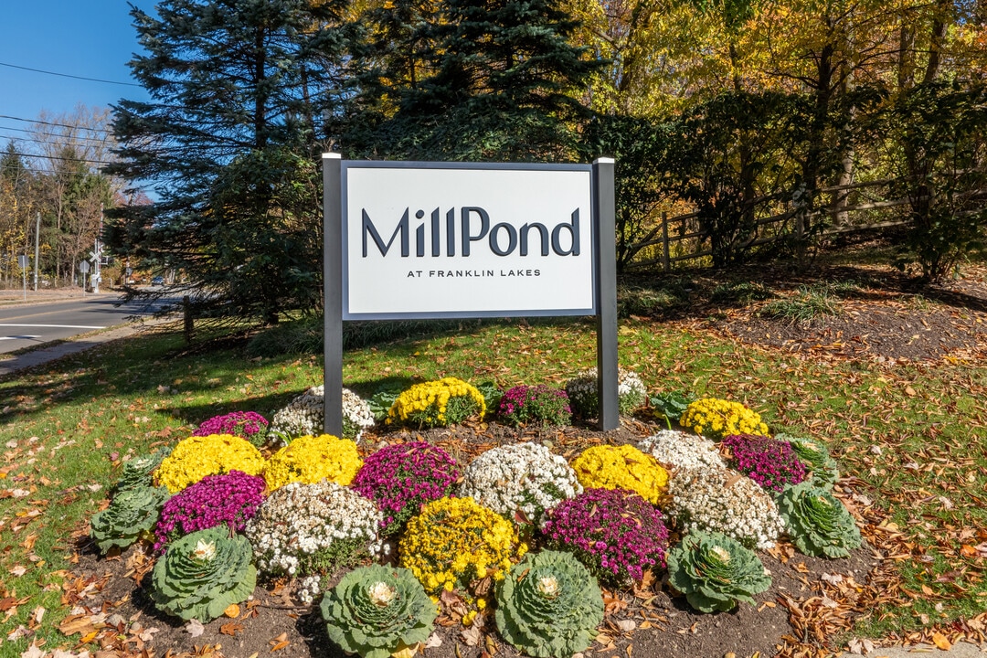 Millpond at Franklin Lakes in Franklin Lakes, NJ - Foto de edificio