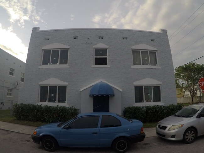 1894 NW 35th St in Miami, FL - Building Photo - Other