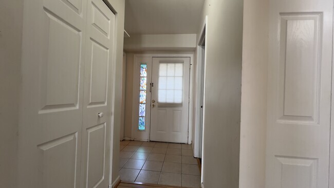 385 Grissom Ct in Hoffman Estates, IL - Building Photo - Building Photo