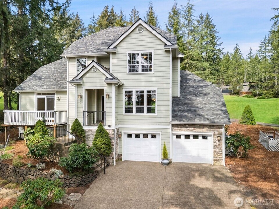 40 Huckleberry Ct in Union, WA - Building Photo