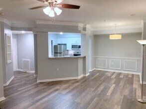 5110 Bay Club Cir in Tampa, FL - Foto de edificio - Building Photo