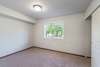 Cascade Village Apartments in Burlington, WA - Building Photo - Interior Photo