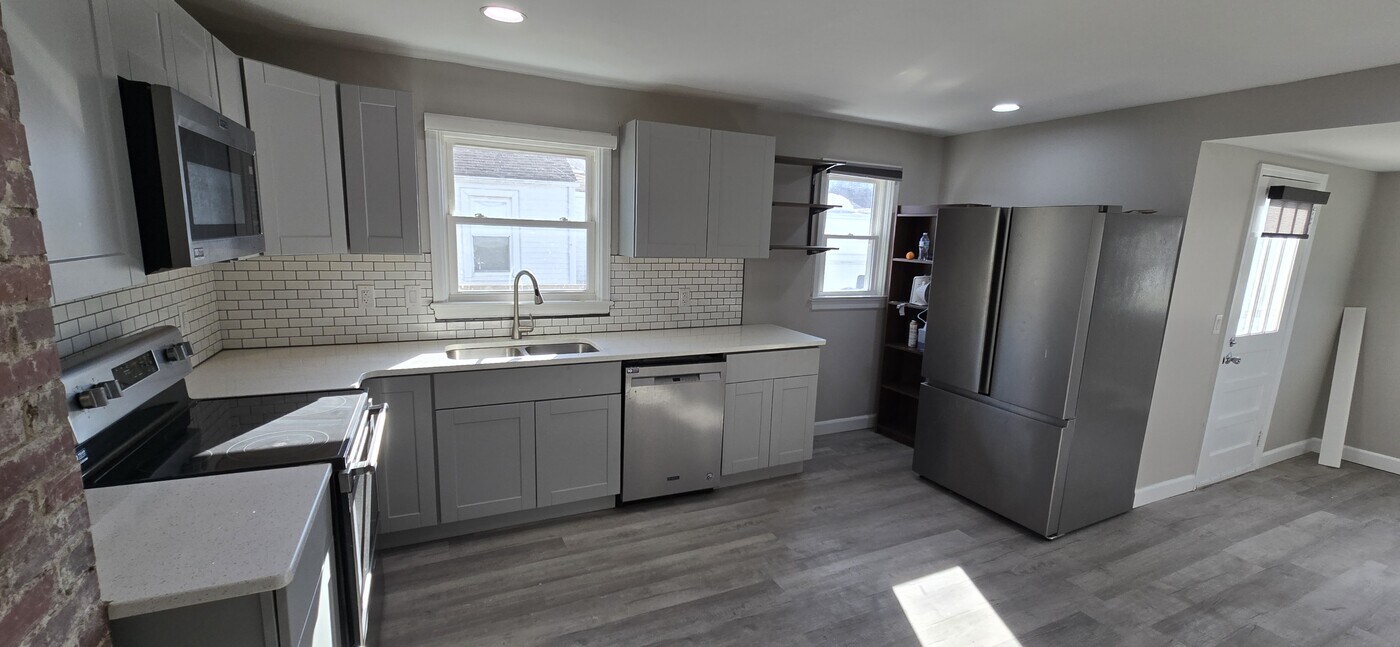 904 Front Ave in Salem, VA - Building Photo