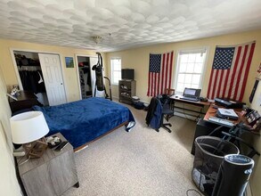 22 Railroad Ave, Unit 2 in Beverly, MA - Building Photo - Building Photo